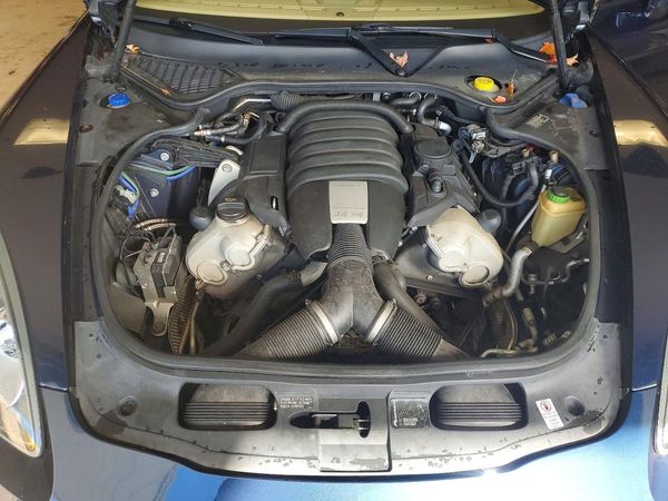2012 PORSCHE PANAMERA Base (2WD), 4 (4WD) — Engine bay