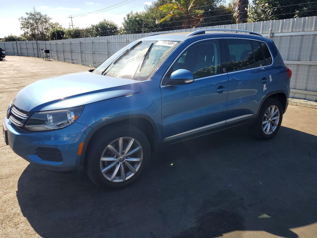 2017 VOLKSWAGEN TIGUAN Wolfsburg — Front 3/4
