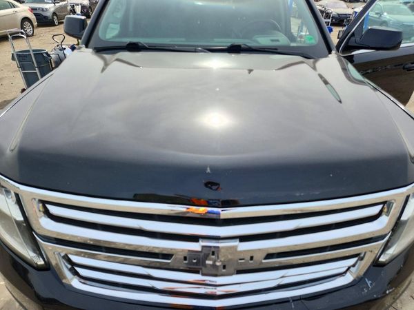 2020 CHEVROLET SUBURBAN LT — Engine bay