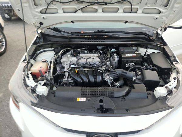 2020 TOYOTA COROLLA LE — Engine bay