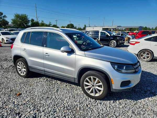 2017 VOLKSWAGEN TIGUAN Wolfsburg — Passenger 3/4