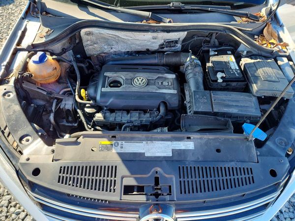 2017 VOLKSWAGEN TIGUAN Wolfsburg — Engine bay