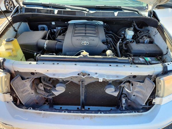2013 TOYOTA TUNDRA SR5 — Engine bay