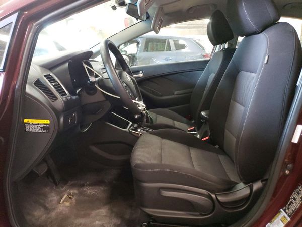 2017 KIA FORTE — DENT