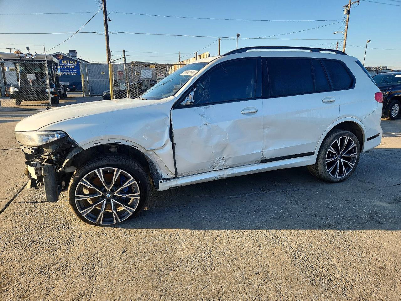 2022 BMW X7 M50i — Front 3/4