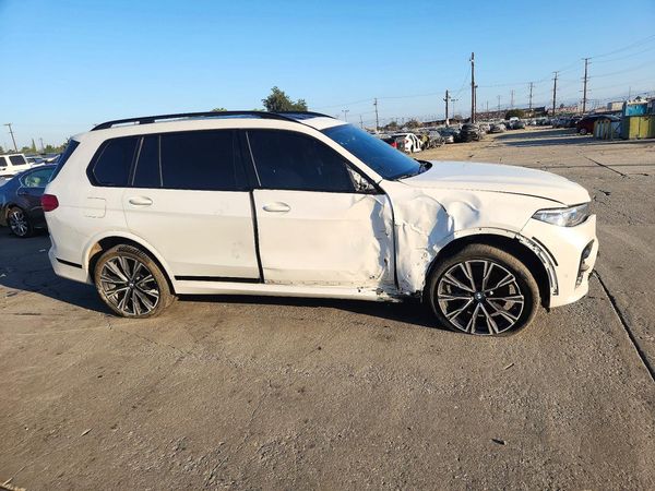 2022 BMW X7 M50i — Passenger 3/4