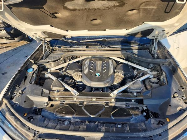 2022 BMW X7 M50i — Engine bay