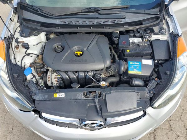 2013 HYUNDAI ELANTRA — Engine bay