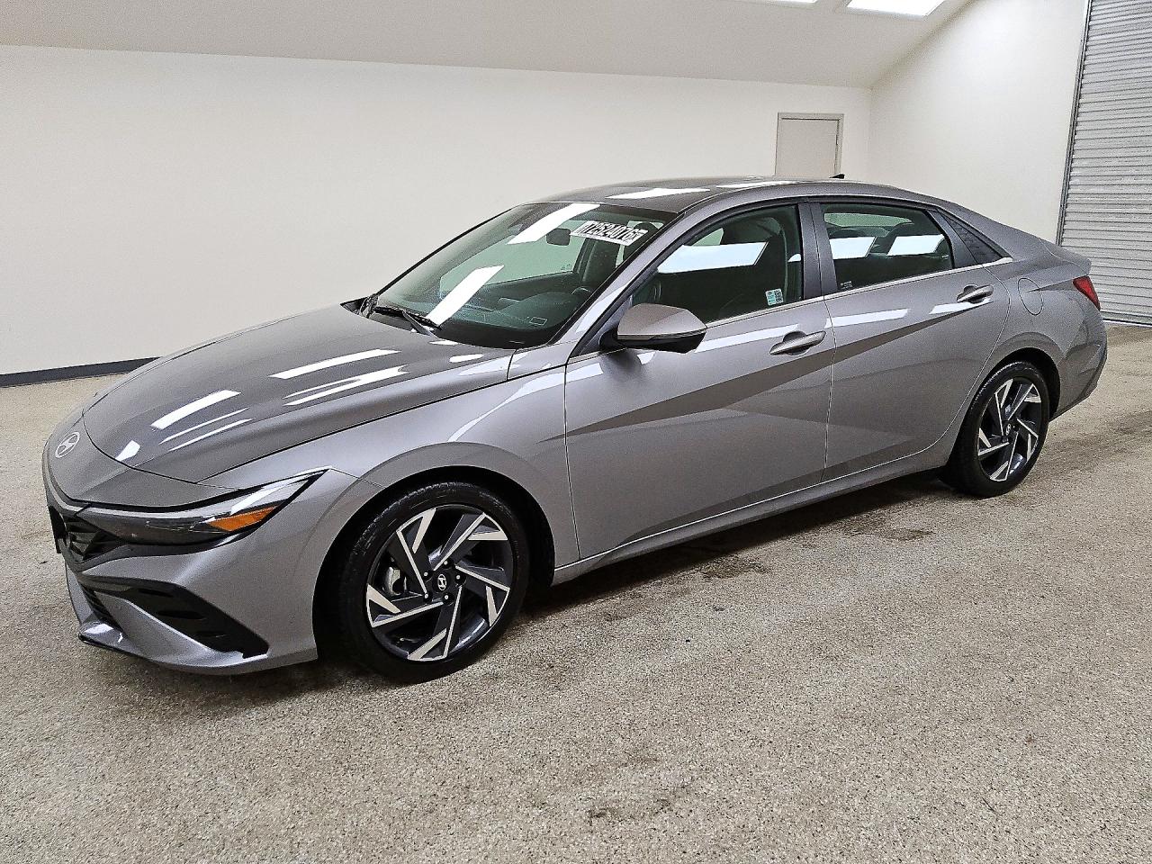 2024 HYUNDAI ELANTRA Limited — Front 3/4
