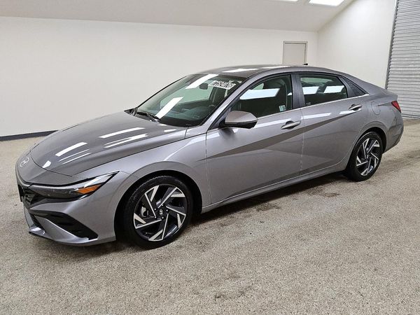 2024 HYUNDAI ELANTRA Limited — Front 3/4