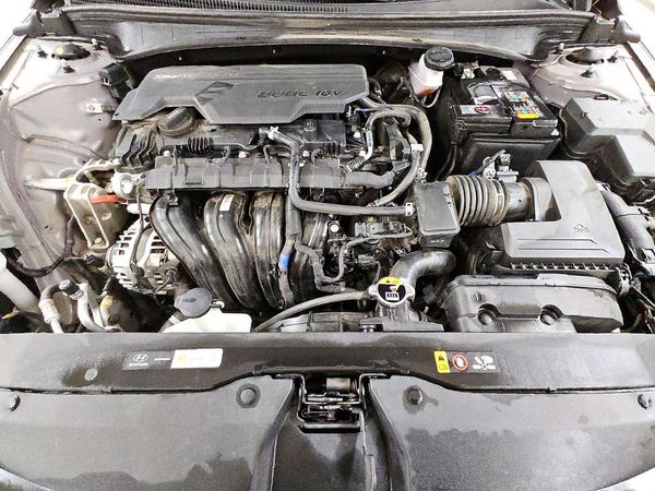 2024 HYUNDAI ELANTRA Limited — Engine bay
