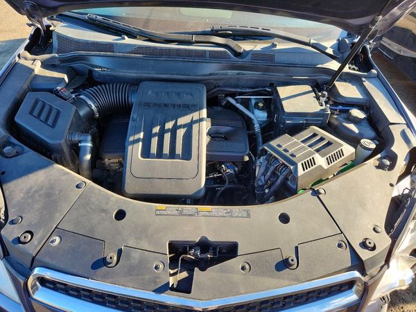 2013 CHEVROLET EQUINOX 2LT — Engine bay