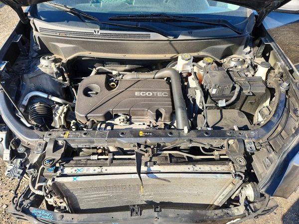 2018 CHEVROLET EQUINOX LS — Engine bay