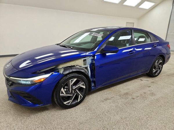 2025 HYUNDAI ELANTRA SEL Convenience — Front 3/4