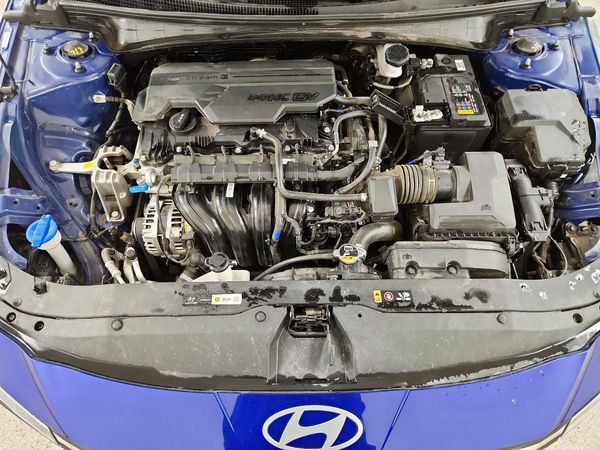 2025 HYUNDAI ELANTRA SEL Convenience — Engine bay