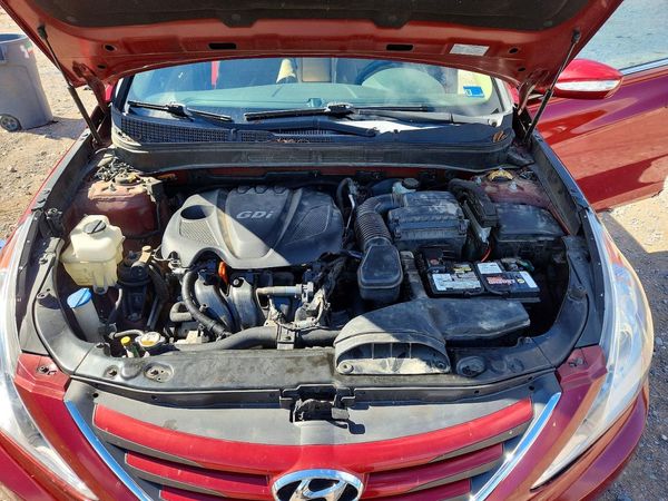 2014 HYUNDAI SONATA GLS/ GLS Popular — Engine bay