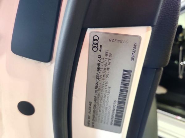 2017 AUDI A4 quattro Premium Plus — VINS