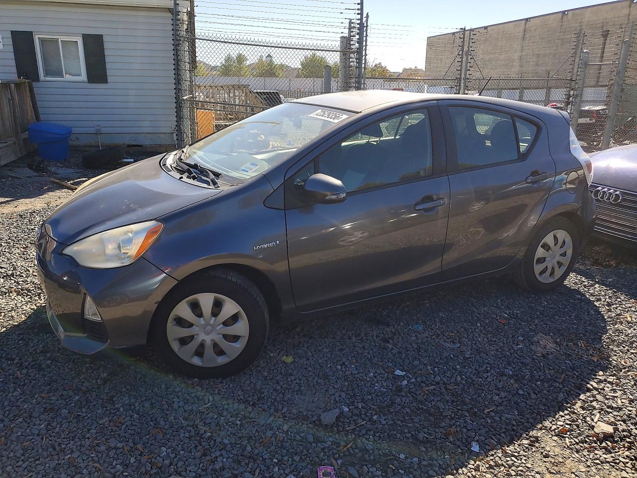 2013 TOYOTA PRIUS — Front 3/4