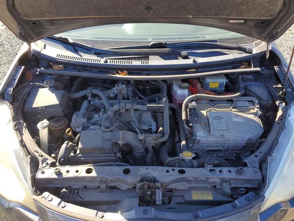 2013 TOYOTA PRIUS — Engine bay