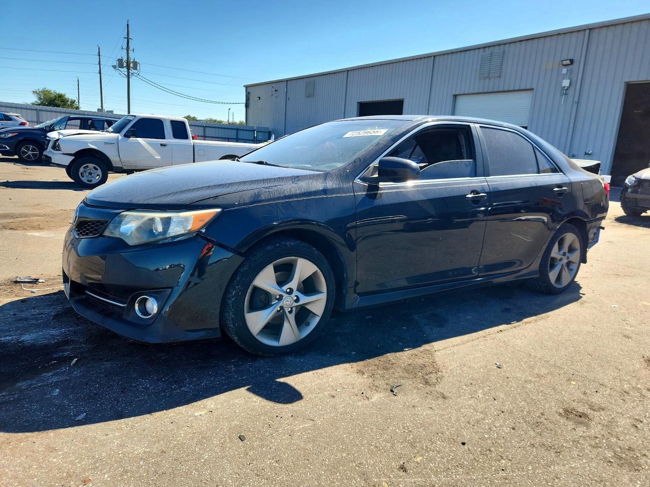 2014 TOYOTA CAMRY — Front 3/4