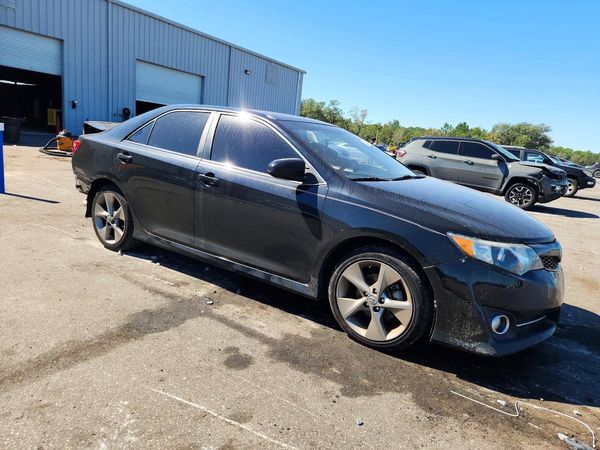 2014 TOYOTA CAMRY — Passenger 3/4