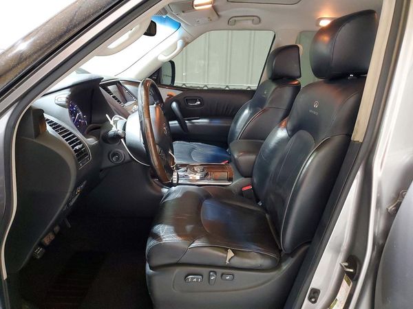 2012 INFINITI QX56 — DENT