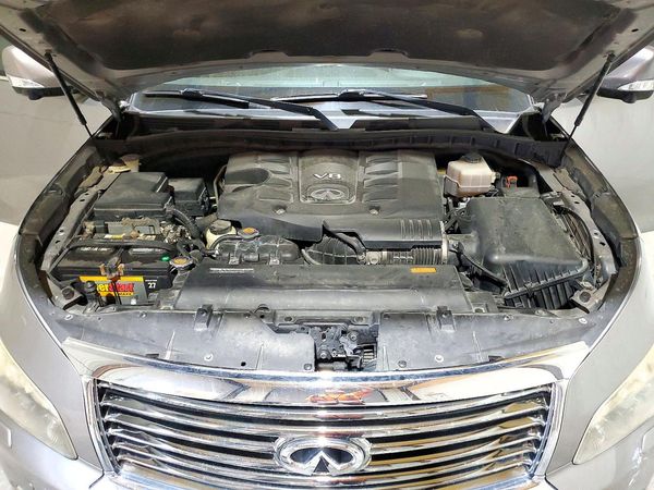 2012 INFINITI QX56 — Engine bay