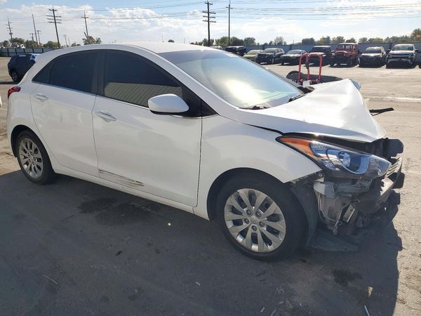 2017 HYUNDAI ELANTRA — Passenger 3/4