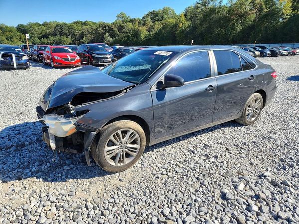 2017 TOYOTA CAMRY LE/SE/XLE/XSE — Front 3/4