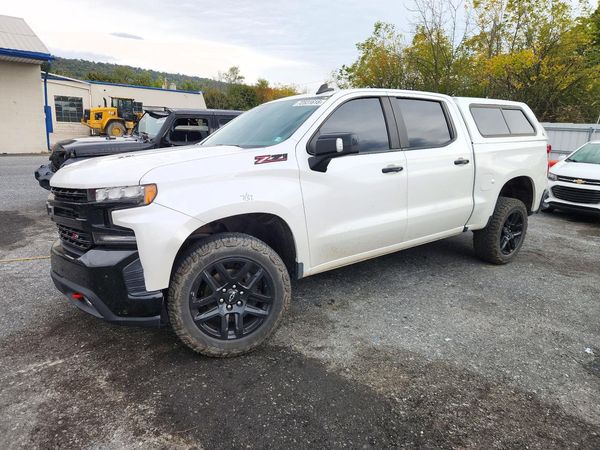 2022 CHEVROLET SILVERADO Trail Boss - LT — Front 3/4