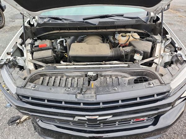 2022 CHEVROLET SILVERADO Trail Boss - LT — Engine bay