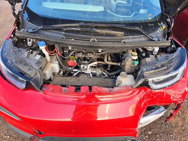 2018 BMW I SERIES — Engine bay