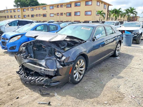2020 CHRYSLER 300 300 Limited, 300C — Front 3/4