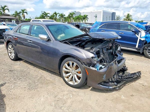2020 CHRYSLER 300 300 Limited, 300C — Passenger 3/4