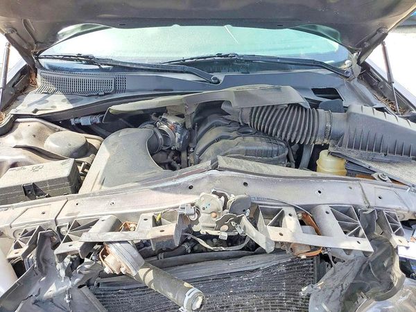 2020 CHRYSLER 300 300 Limited, 300C — Engine bay