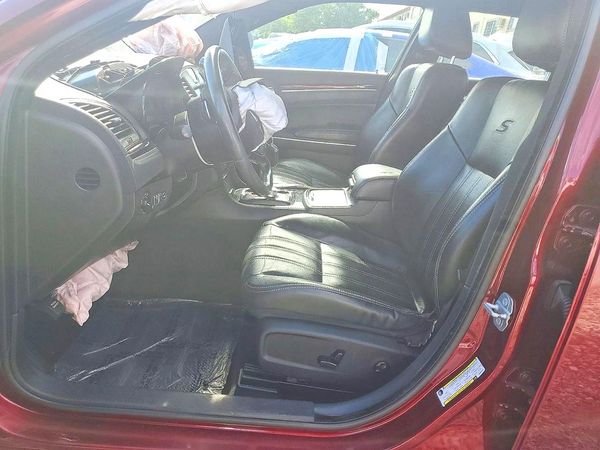 2019 CHRYSLER 300 — DENT