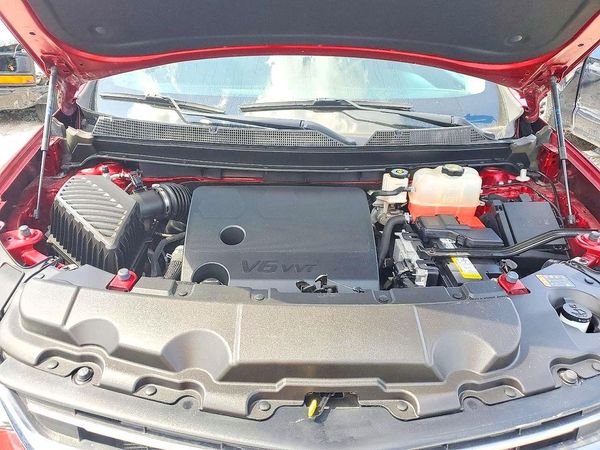 2021 CHEVROLET TRAVERSE LT — Engine bay