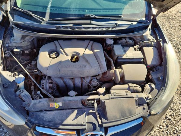 2016 HYUNDAI ELANTRA — Engine bay