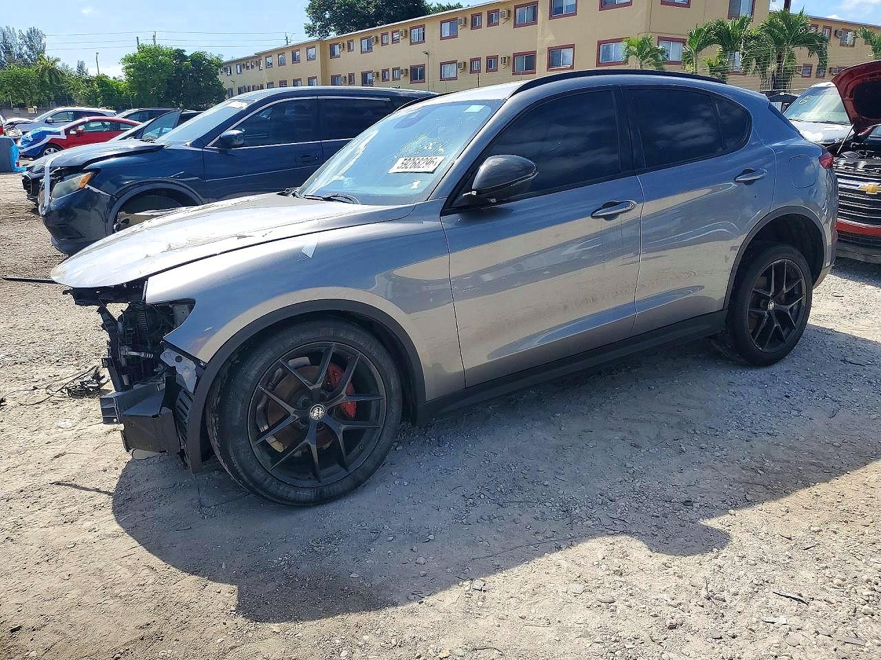 2020 ALFA ROMEO STELVIO — Front 3/4
