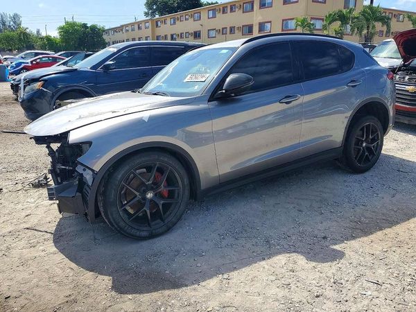 2020 ALFA ROMEO STELVIO — Front 3/4