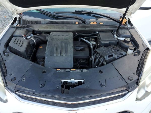 2016 CHEVROLET EQUINOX LT — Engine bay