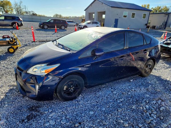 2012 TOYOTA PRIUS — Front 3/4