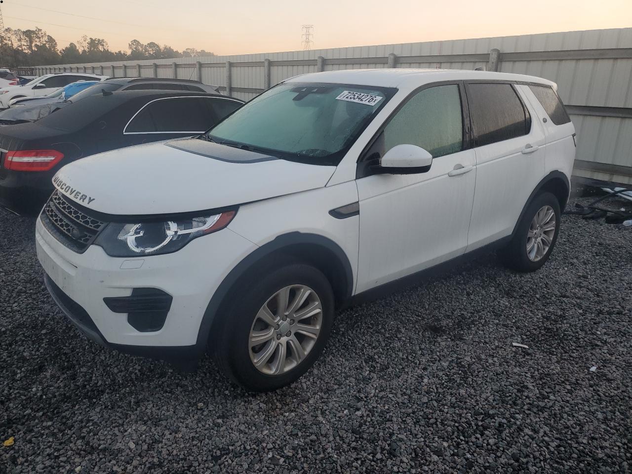 2017 LAND ROVER DISCOVERY SPORT SE — Front 3/4