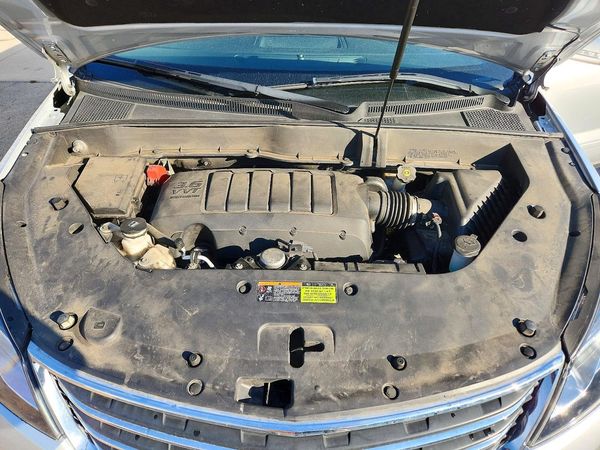 2017 CHEVROLET TRAVERSE 1LT — Engine bay