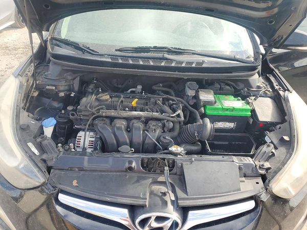 2016 HYUNDAI ELANTRA — Engine bay