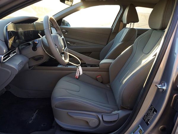 2025 HYUNDAI ELANTRA SEL Convenience — DENT