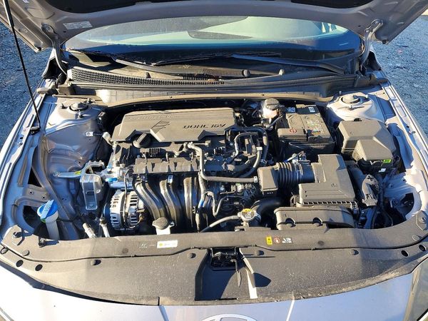 2025 HYUNDAI ELANTRA SEL Convenience — Engine bay