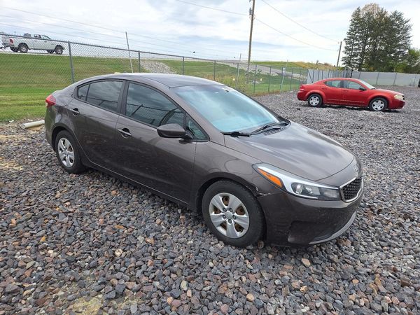 2017 KIA FORTE LX Base — Passenger 3/4