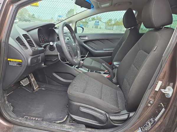2017 KIA FORTE LX Base — DENT