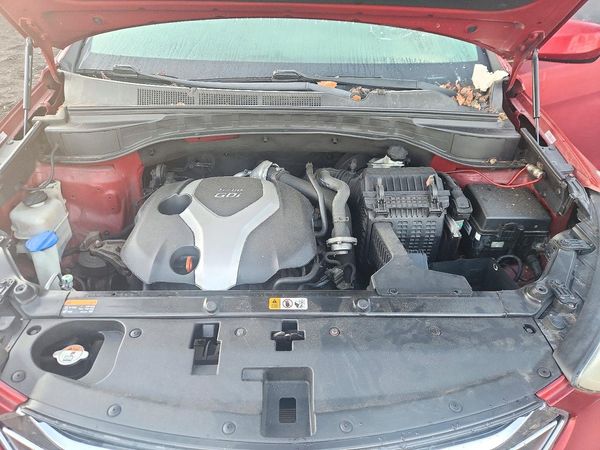 2013 HYUNDAI SANTA FE — Engine bay